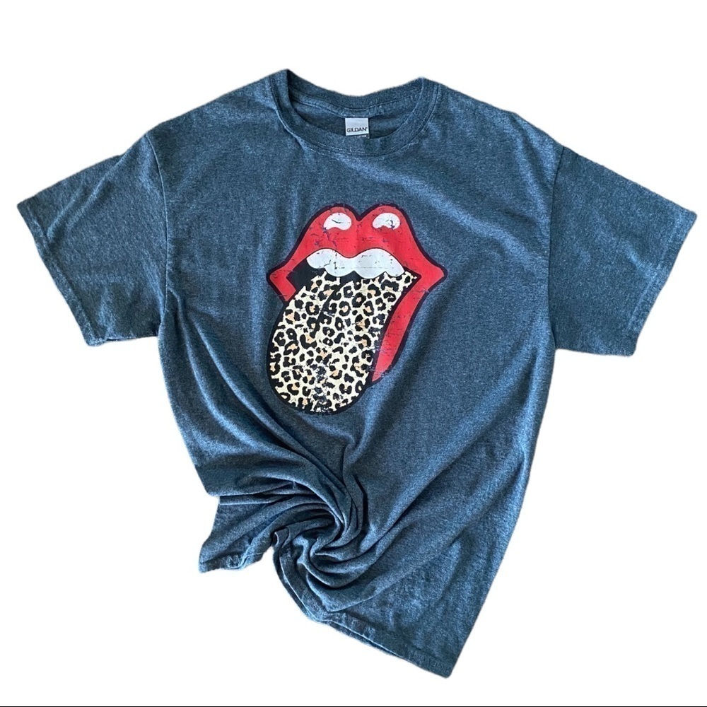 Gildan Logo T Lips Animal Print Tongue Graphic Woman’s Medium casual loose